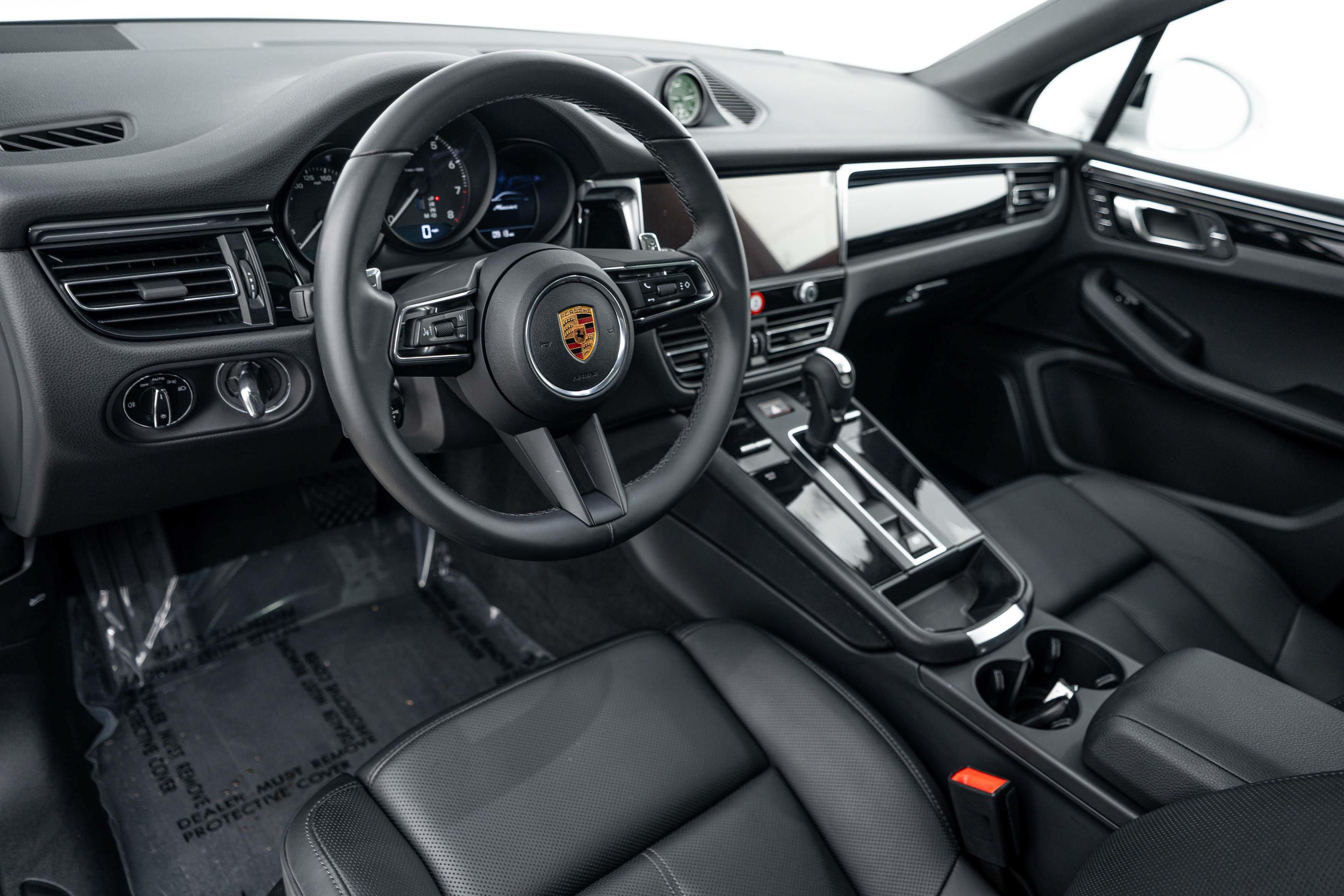 Certified 2026 Porsche Macan AWD/4WD image 4