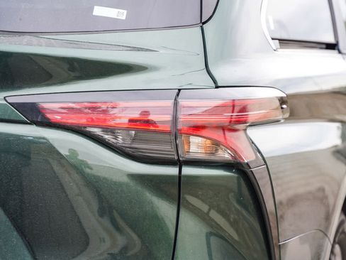 Used 2021 Toyota Sienna XLE w/ XLE Plus Package image 14