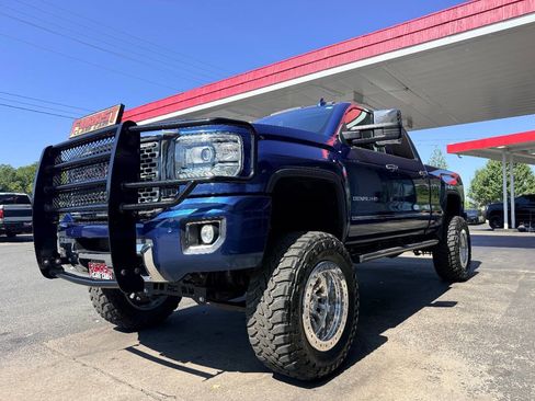 Used 2016 GMC Sierra 2500 Denali w/ Duramax Plus Package AWD/4WD image 19