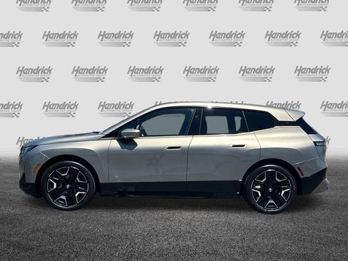 Used 2023 BMW iX xDrive50 w/ Sport Package AWD/4WD image 8