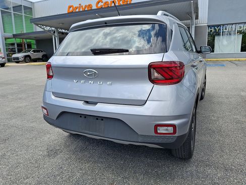 Used 2025 Hyundai Venue SEL FWD image 9