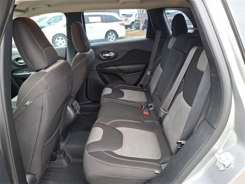 Used 2016 Jeep Cherokee Sport image 8