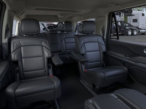 New 2026 Lincoln Navigator L Premier image 11