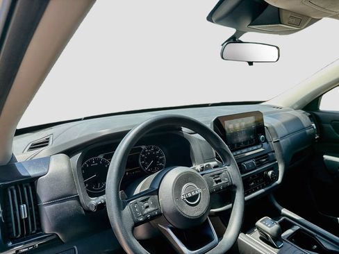 Used 2024 Nissan Pathfinder S FWD image 10