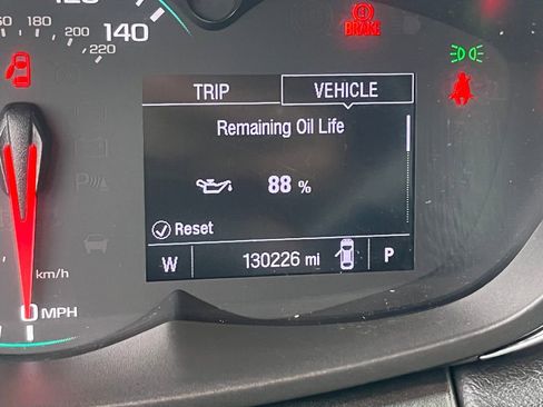 Used 2020 Chevrolet Trax LT w/ LT Convenience Package FWD image 32
