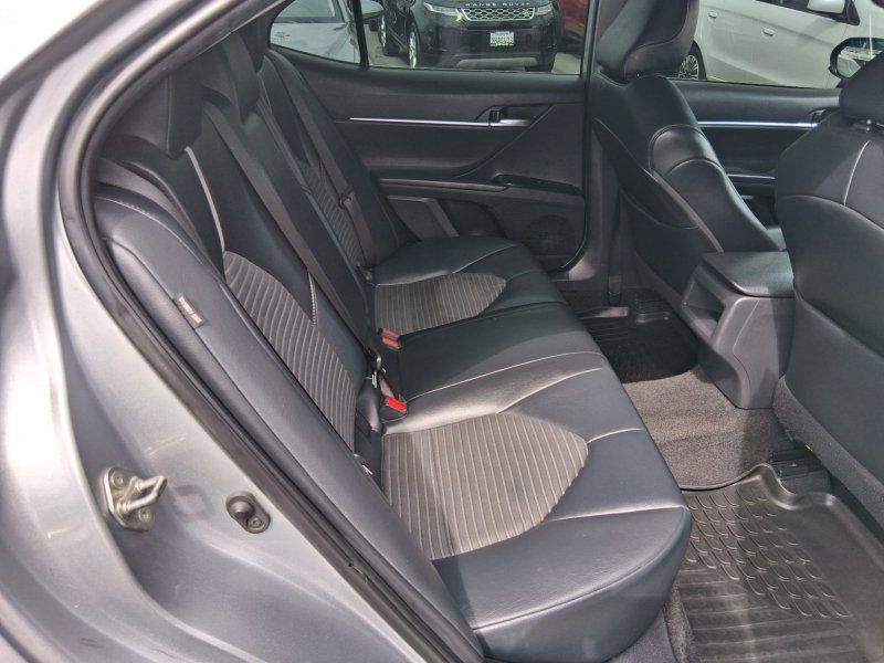 Used 2020 Toyota Camry SE FWD image 10