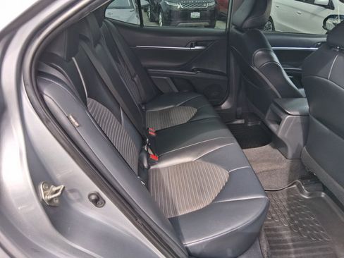 Used 2020 Toyota Camry SE FWD image 10