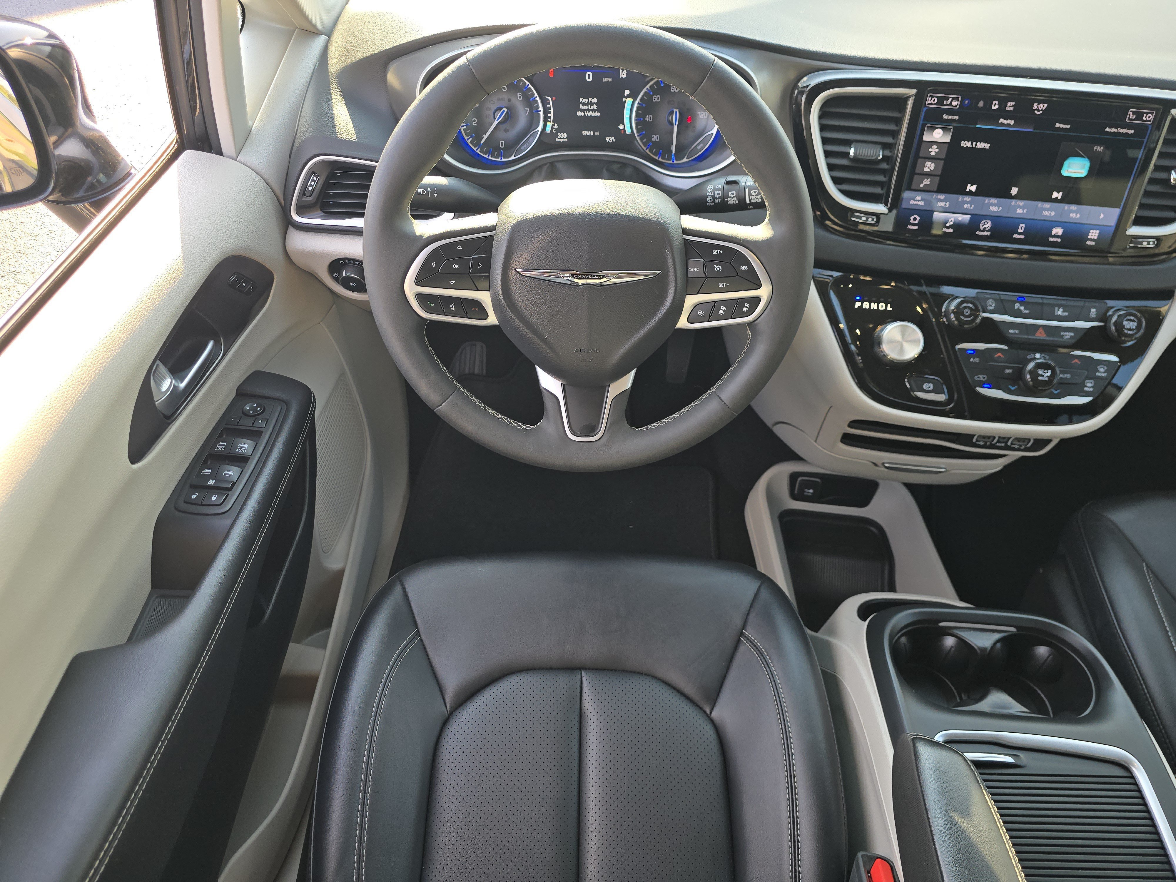Used 2024 Chrysler Pacifica Touring-L FWD image 20