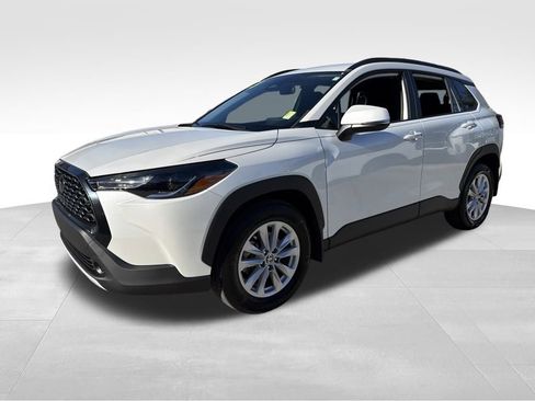 Used 2023 Toyota Corolla Cross LE image 3