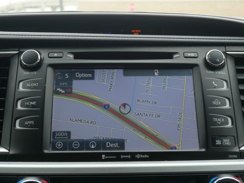 Used 2019 Toyota Highlander XLE image 14