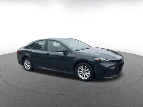 Used 2025 Toyota Camry LE image 2