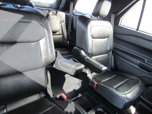 Used 2020 Ford Explorer XLT w/ Equipment Group 202A image 3