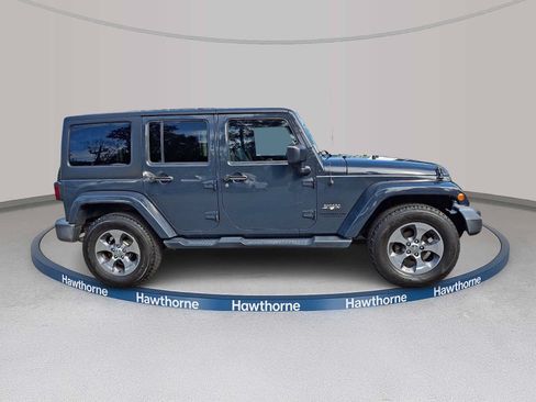 Used 2016 Jeep Wrangler Unlimited Sahara w/ Connectivity Group AWD/4WD image 7