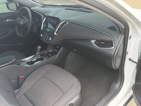 Used 2020 Chevrolet Malibu LT FWD image 43
