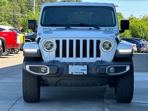 Used 2018 Jeep Wrangler Unlimited Sahara AWD/4WD image 8