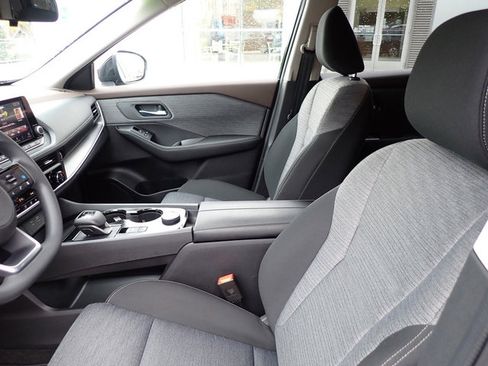 Used 2023 Nissan Rogue SV image 11