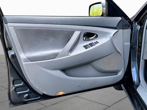 Used 2010 Toyota Camry LE FWD image 21