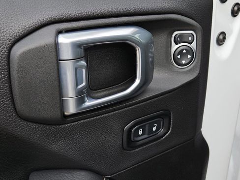 Used 2022 Jeep Wrangler Unlimited Rubicon w/ Trailer Tow Package image 28