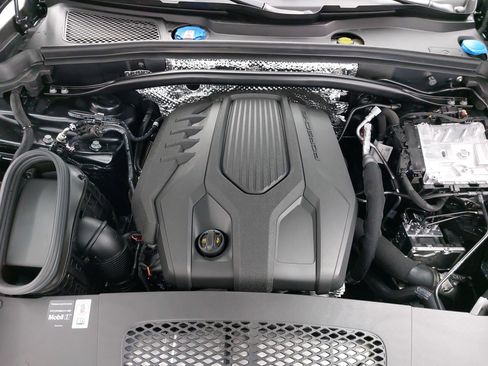 New 2026 Porsche Macan image 33