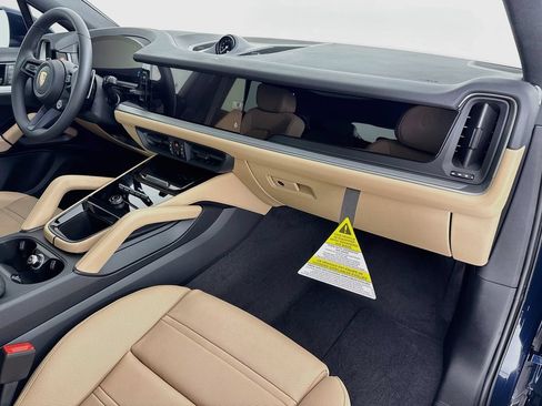 New 2026 Porsche Cayenne Coupe AWD/4WD image 31