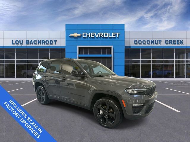 Used 2023 Jeep Grand Cherokee Limited w/ Luxury Tech Group II AWD/4WD image 2