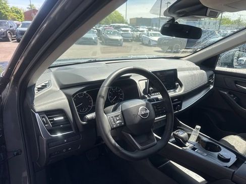 Used 2026 Nissan Rogue SV AWD/4WD image 9