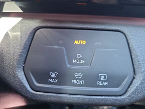 Used 2023 Volkswagen ID.4 Pro AWD/4WD image 28