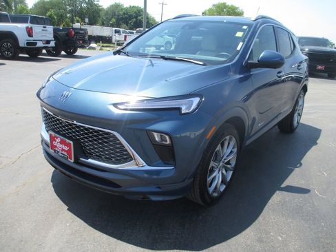 Used 2026 Buick Encore GX Avenir w/ Avenir Technology Package FWD image 11