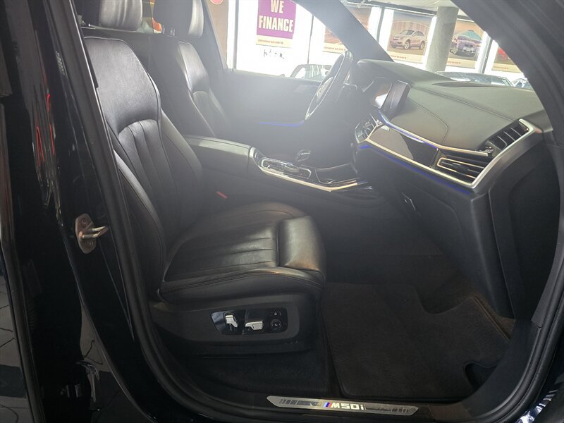 Used 2020 BMW X7 M50i w/ Executive Package AWD/4WD image 17