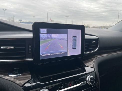 Used 2023 Ford Explorer Limited w/ Class IV Trailer Tow Package image 12