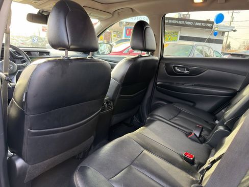 Used 2017 Nissan Rogue SL w/ SL Premium Package image 12