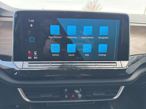 Used 2025 Volkswagen Atlas SE AWD/4WD image 16