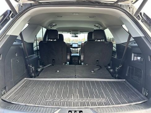 Used 2022 Ford Explorer XLT w/ Equipment Group 202A image 10
