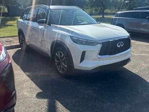 Certified 2023 INFINITI QX60 Luxe w/ Vision Package FWD image 3
