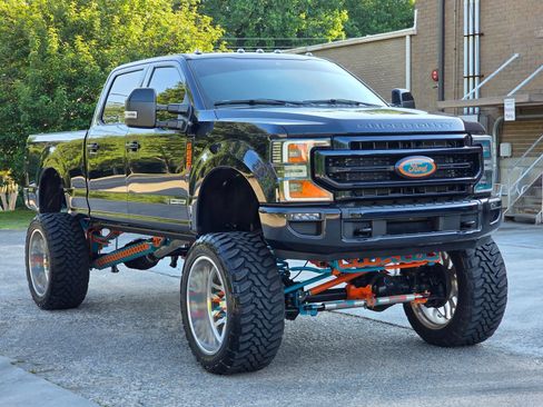 Used 2022 Ford F250 Lariat w/ Black Appearance Package AWD/4WD image 9