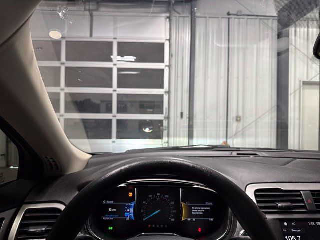 Used 2017 Ford Fusion SE w/ Fusion SE Technology Package FWD image 7