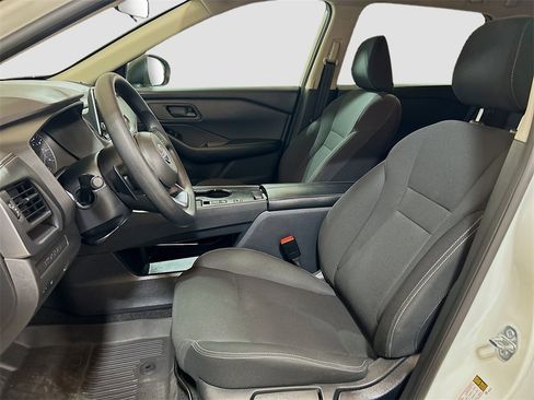 Used 2024 Nissan Rogue S image 17