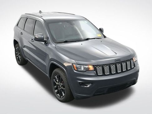 Used 2018 Jeep Grand Cherokee Altitude image 23