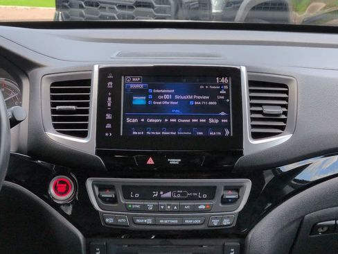 Used 2017 Honda Pilot Touring image 18