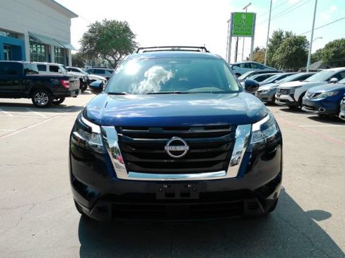 Used 2022 Nissan Pathfinder SV FWD image 2