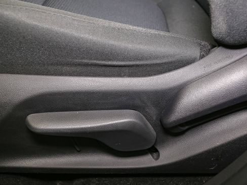 Used 2023 Toyota RAV4 LE AWD/4WD image 41