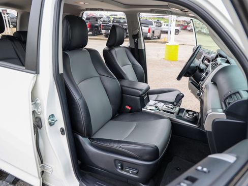 Used 2022 Toyota 4Runner SR5 Premium w/ Moonroof Package AWD/4WD image 38