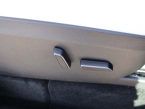 Used 2023 Tesla Model Y Long Range image 36