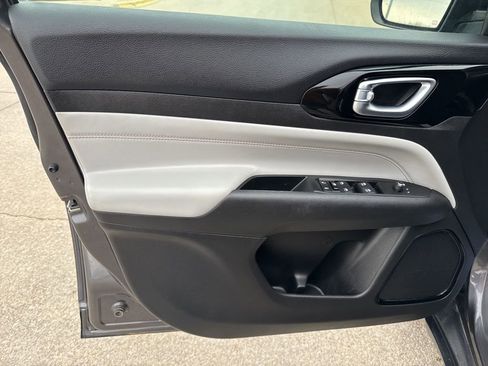 Used 2022 Jeep Compass Limited image 10