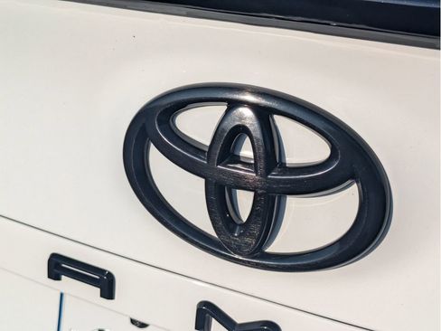 Used 2023 Toyota Camry SE image 7