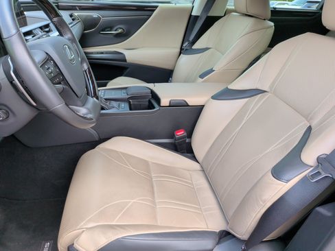 Used 2021 Lexus ES 350 Ultra Luxury w/ Accessory Package 2 image 25