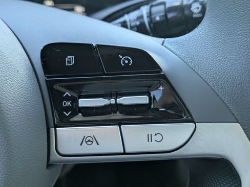 Used 2022 Hyundai Elantra Blue FWD image 23