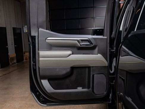 Used 2023 Chevrolet Silverado 1500 ZR2 w/ Technology Package image 37