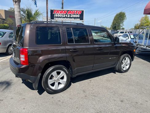 Used 2014 Jeep Patriot Latitude AWD/4WD image 7