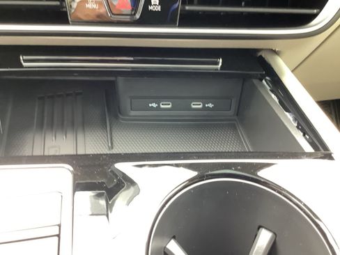 New 2025 Volkswagen Atlas SE FWD image 21